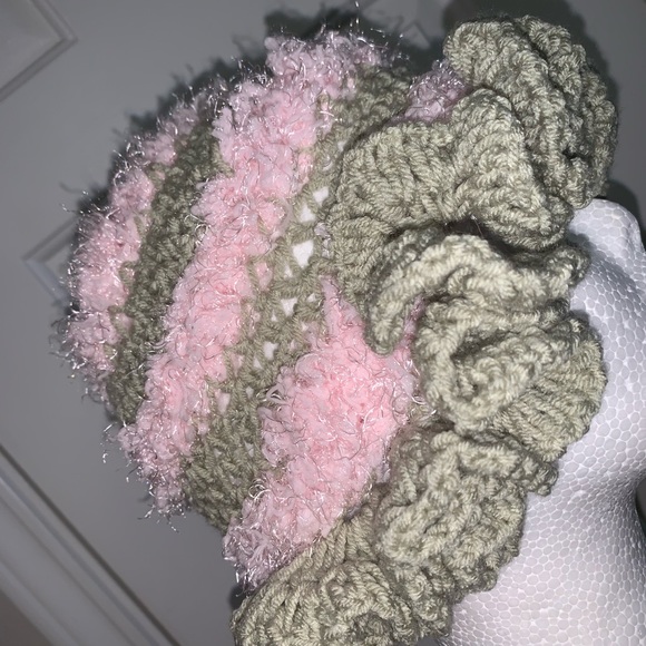 Handmade Crochet Rufflehat - Picture 3 of 4